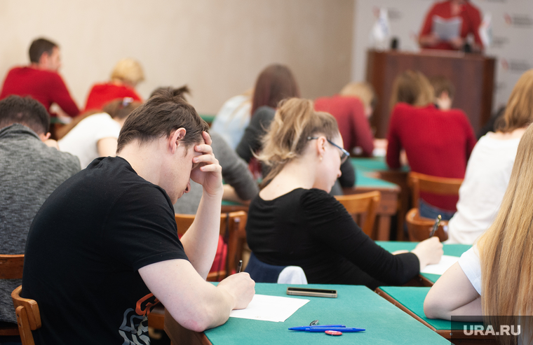 Ежегодная образовательная акция «Тотальный диктант - 2019». Екатеринбург, обучение, учеба, студенты, тотальный диктант