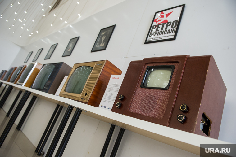 Выставка старых телевизоров в кинотеатре "Салют". Екатеринбург, раритет, антиквариат, телевидение, музей, ретро