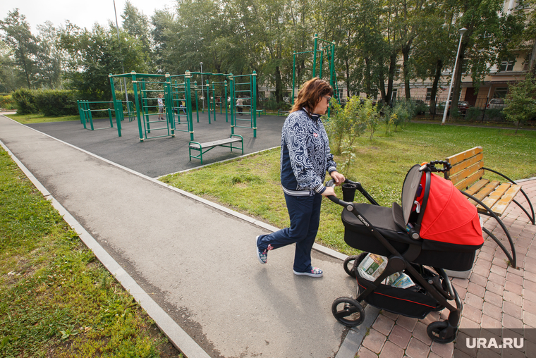 Бар «На работе» и парк Павлика Морозова. Екатеринбург, коляска, прогулка, парк