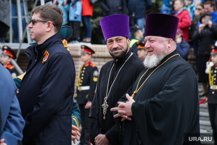 Парад 9 мая. Пермь, священнослужители, литовка андрей