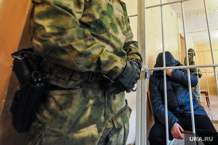 Избрание меры пресечения Владимиру Белоносову, обвиняемому в коррупции. Челябинск, фсб, конвой, клетка, арест, решетка, камуфляж