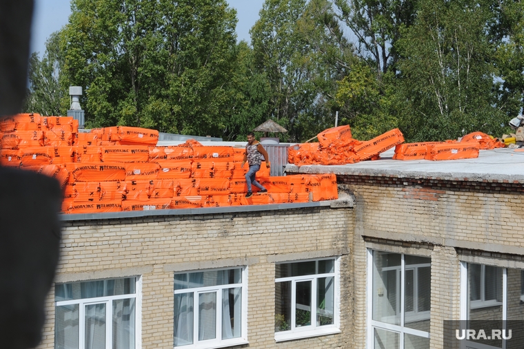 Темпы ремонта крыши и школы №2 как таковой главу региона категорически не устроили