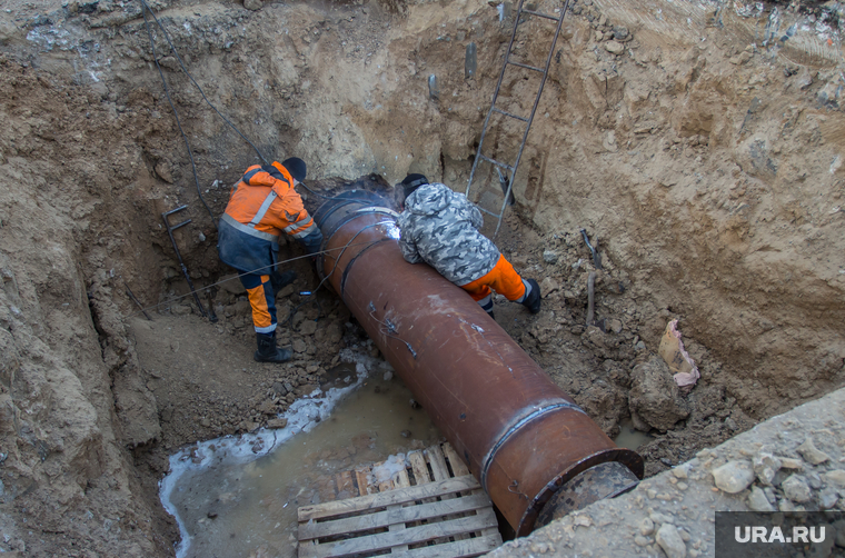 Устранение последствий коммунальной аварии. Курган, водопровод, замена труб, сварочные работы, комунальная авария, ремонтные работы, водоканал