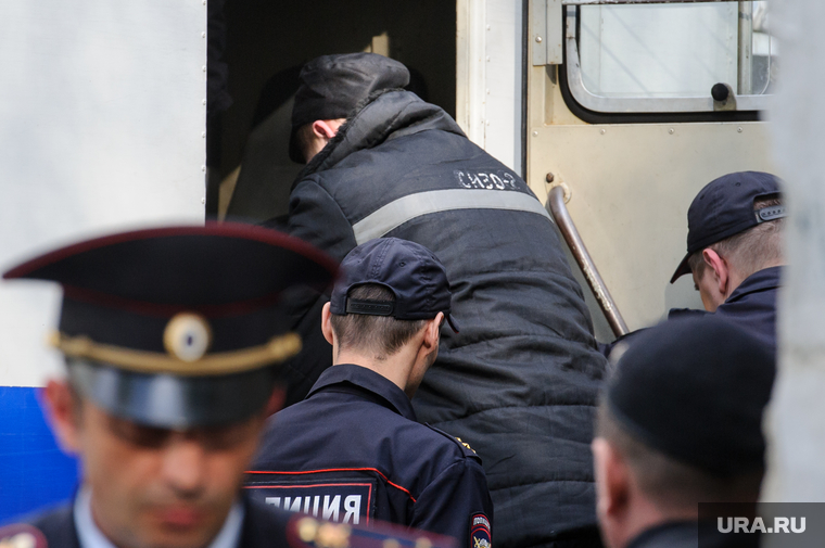 Суд над Олегом Дудко, дело о стрельбе в Тимониченко. Екатеринбург, сизо, автозак, охрана, конвой, полиция, тюремная одежда, перевозка заключенных, тюремная роба