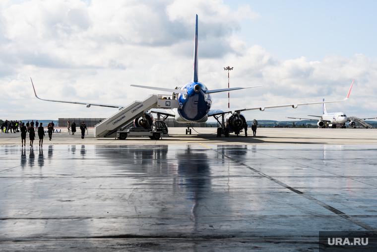 Презентация самолёта "Airbus A320neo". Екатеринбург, взлетная полоса, аэропорт, авиация, airbus a320neo, гражданские перевозки