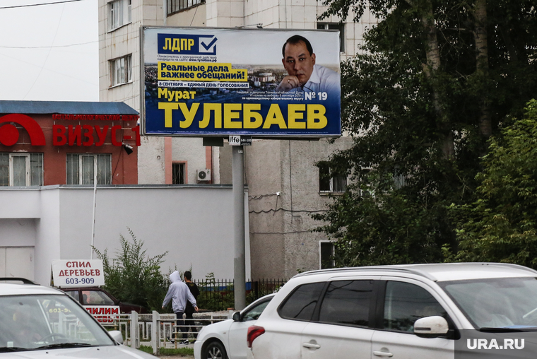 Тулебаев как опытный политик идет в том же фарватере, что и Руссу — делает упор на полезность и знание округа