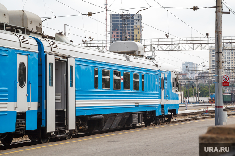День Свердловской железной дороги в Законодательном Собрании. Екатеринбург, поезд, железнодорожная платформа, электричка