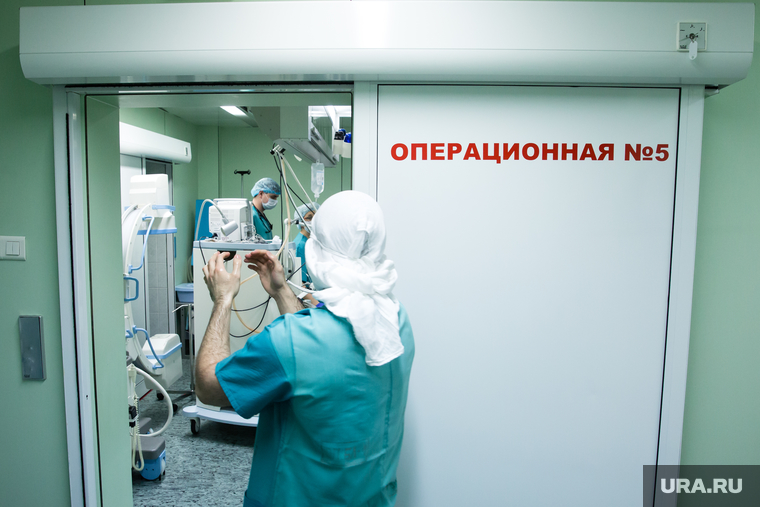 Операция на позвоночнике в Сургутской клинической травматологической больнице. Сургут, операционная