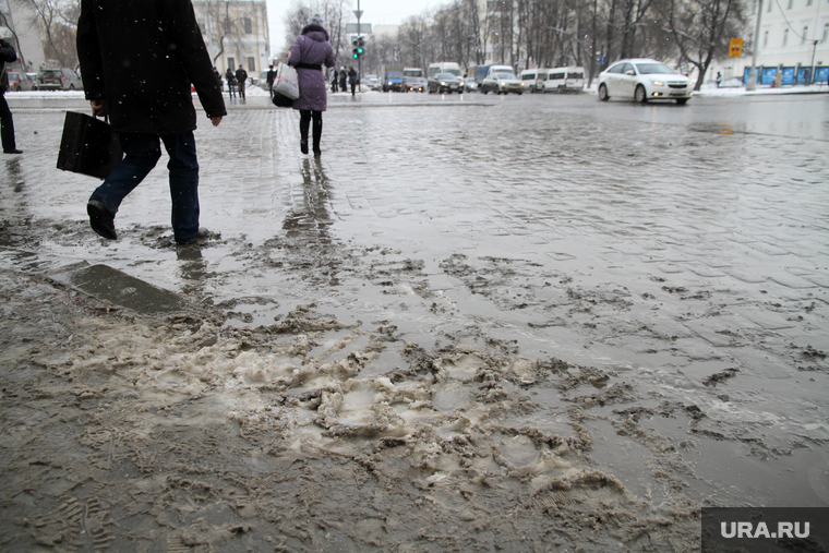 Клипарт. Екатеринбург, слякоть на дороге, грязный снег, грязь на дорогах