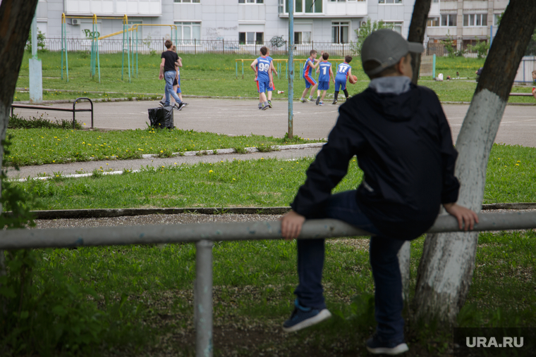 Школы. Пермь, ребенок, одиночество, спорт, педофилия, школа, школьники, педофил, игра, изгой, тихоня, аутсайдер