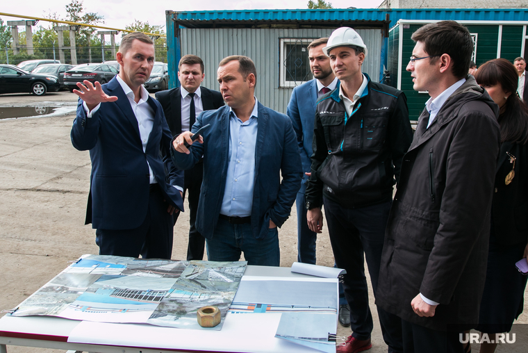 Игорь Сергеев (слева) раскрыл Вадиму Шумкову планы по развитию индустриального парка