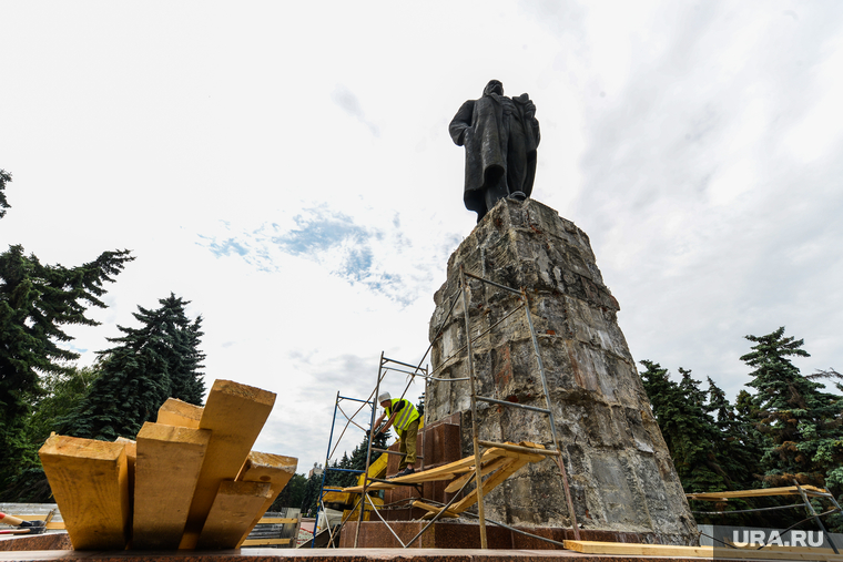 После «реставрации» монумент стал выглядеть едва ли не хуже, чем до ее начала