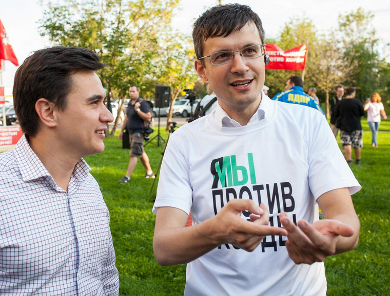 Член руководящего органа Компартии Павел Тарасов (на фото — справа) допустил начало сотрудничества с ЕР