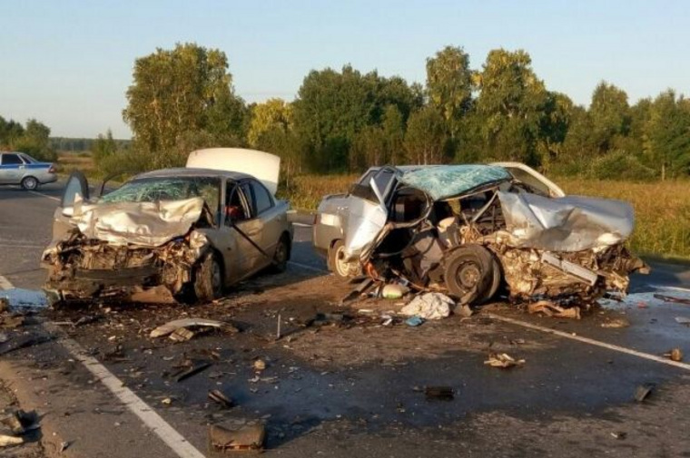 В аварии погибли двое человек, пострадали четверо
