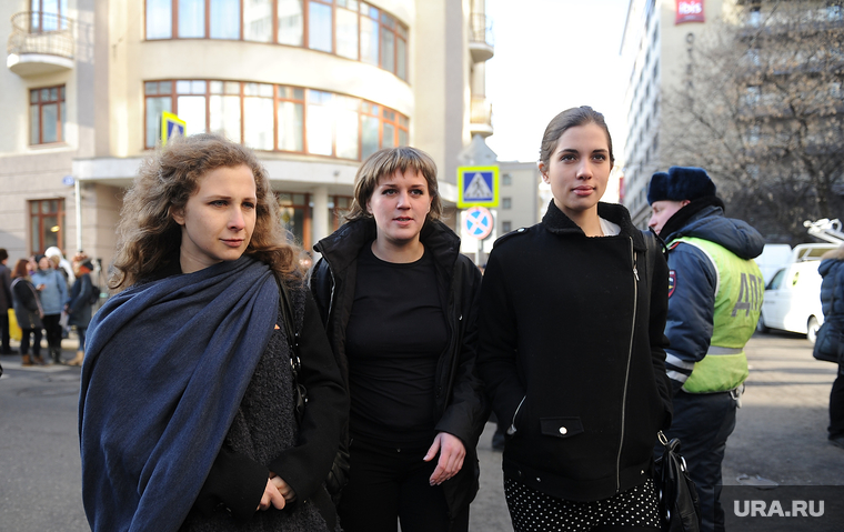 Болотное дело приговор. Митинг перед зданием суда. Москва, алехина мария, pussy riot, пусси райот, толоконникова надежда