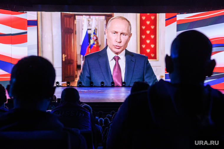 Владимир Путин приветствовал организаторов и гостей чемпионата мира. Он отметил, что Урал «по праву славится солидным опытом организации масштабных международных форумов, комфортной городской средой и гостеприимством жителей»
