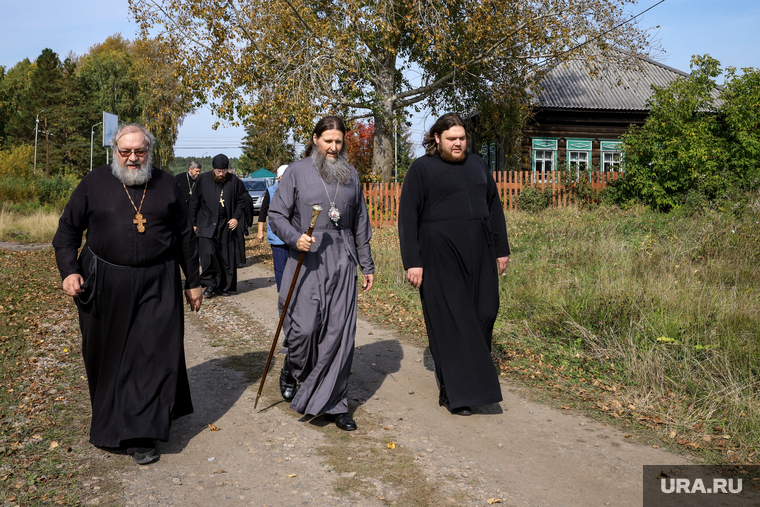 Митрополит прогулялся по селу Чимеево