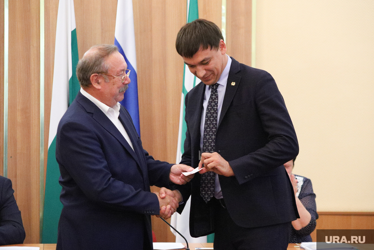 И.о. председателя думы в прошлом созыве Игорь Прозоров (справа) вновь вошел в состав городского парламента
