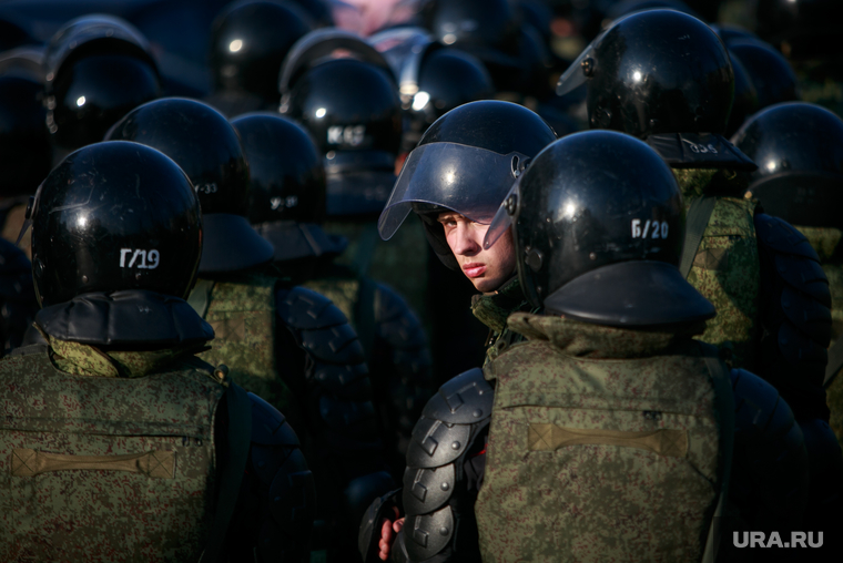 Несанкционированный митинг "Он нам не царь" на Пушкинской площади. Москва, полицейские, взгляд, росгвардия, строй, омон