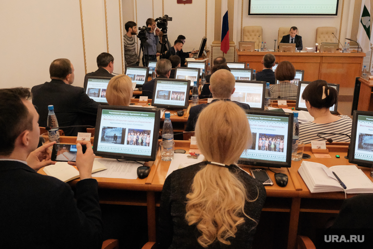 Заседание правительства.  Курган, мониторы, заседание правительства, компьютеры