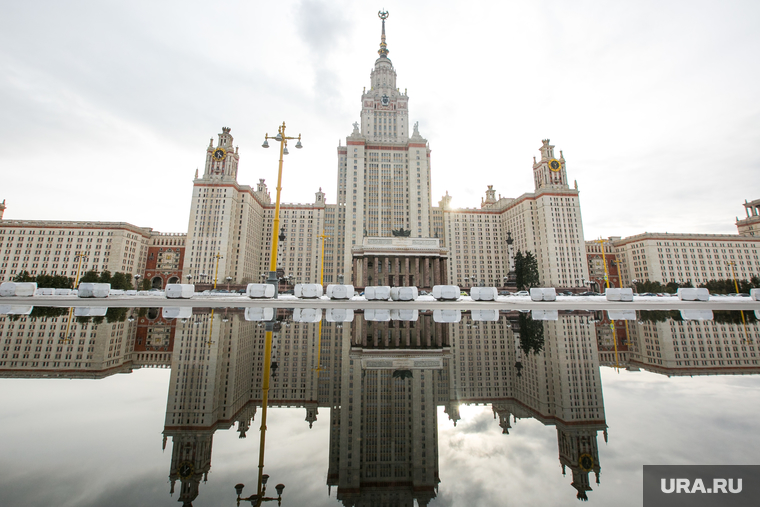 Вид на здание МГУ им. Ломоносова со стороны Воробьевых гор. Москва, мгу, отражение, московский государственный университет