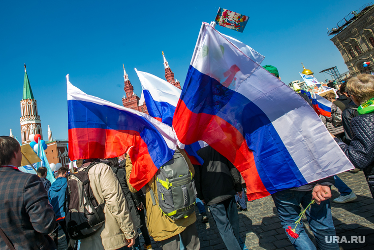 Первомайская демонстрация на Красной площади. Москва, 1 мая, флаг россии, первомай, праздник труда, первомайская демонстрация