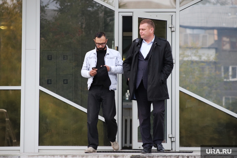 Александр Носков (слева) отправился домой самостоятельно