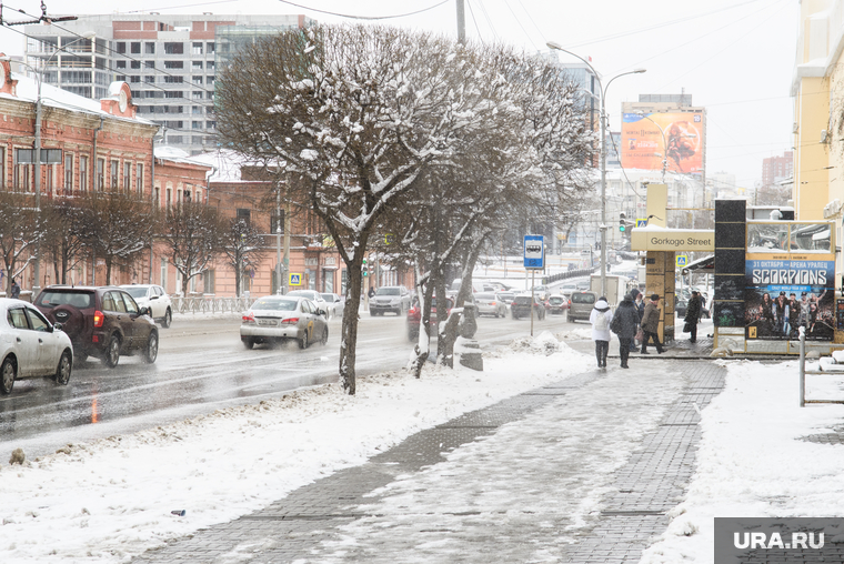 Уборка города после снегопада. Екатеринбург, снег, непогода, гололед, улица малышева