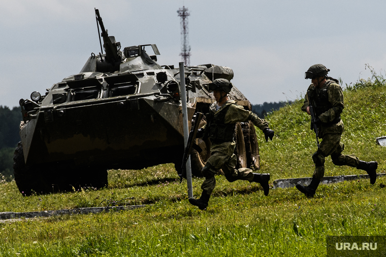 Первый день форума "Армия 2019" на Свердловском полигоне. Екатеринбург, бтр, армия, военные, бронемашина, бронетранспортер, спецоперация, контртеррористическая операция, войсковая операция