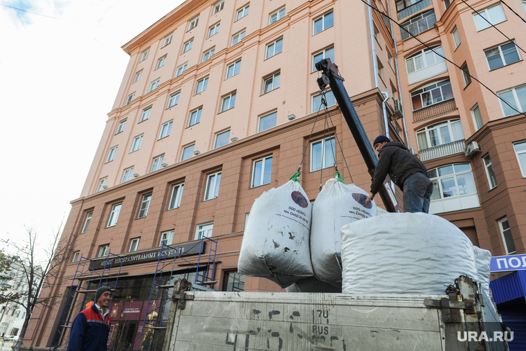 Ремонт фасада Николай Ющенко мог видеть из окон комитета