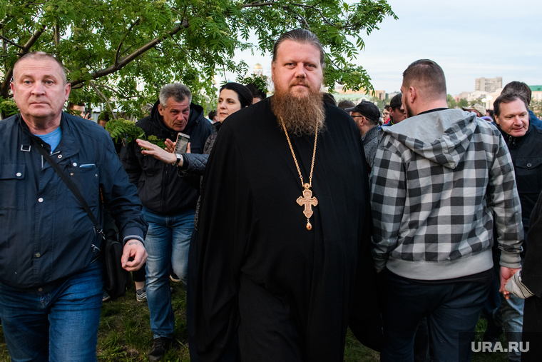 Третий день протестов против строительства храма Св. Екатерины в сквере у театра драмы. Екатеринбург, миняйло максим