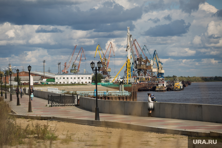 Клипарт. Сургут, портовые краны, набережная сургута, речной порт