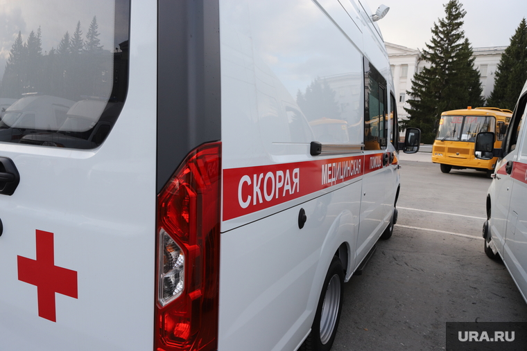 Парад новой техники на центральной площади. Курган, машина скорой помощи, скорая помощь