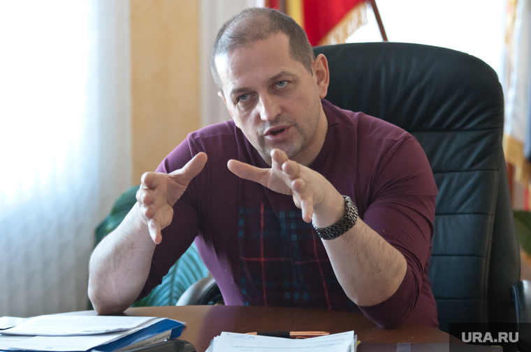 Вячеслав Жилин. Мэр Златоуста, жилин вячеслав, жест двумя руками
