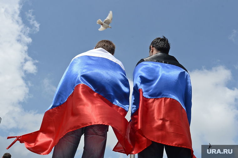 Митинг за мир в Донецке. Украина, голубь мира, триколор, флаг россии