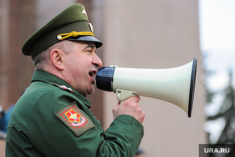 Репетиция торжественного построения к Дню Победы. Челябинск, мегафон, армия, военные
