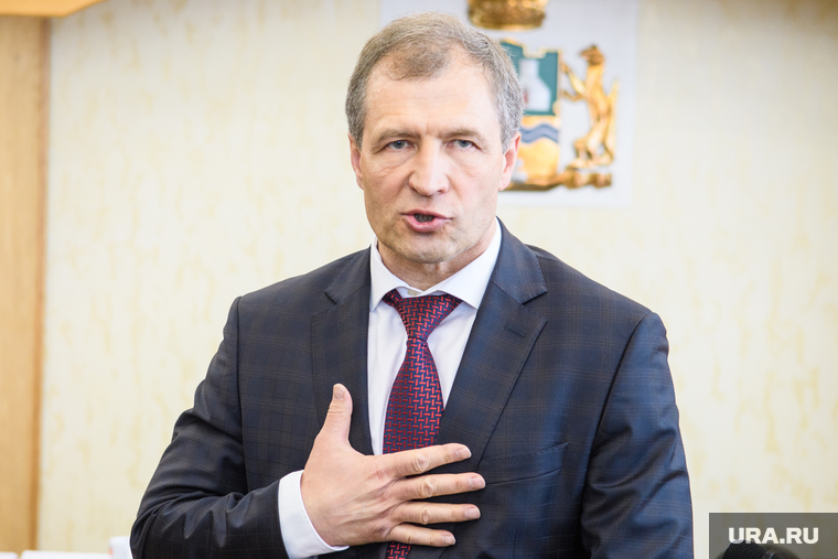 Встреча депутатов гордумы со сторонниками и противниками храма в сквере. Екатеринбург, володин игорь, портрет