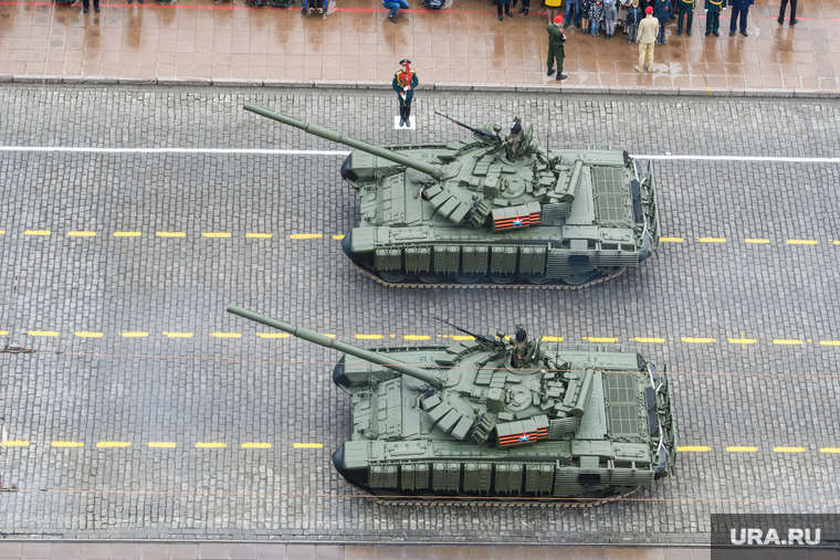 Парад Победы и акция "Бессмертный полк". Екатеринбург, армия, Т-72Б3, танк