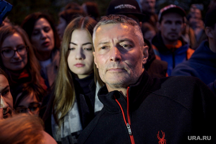 Четвертый день протестов против строительства храма Св. Екатерины в сквере у театра драмы.
Екатеринбург, ройзман евгений, портрет