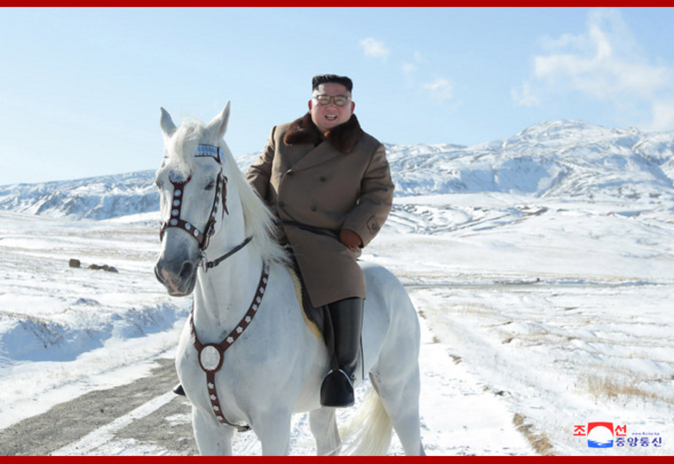 Ким Чен Ын запечатлен на белом рысаке на фоне заснеженных пейзажей