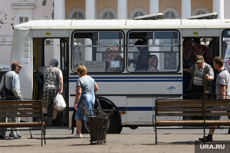 Виды Железногорска, Красноярский край, автобусная остановка, автобус, общественный транспорт