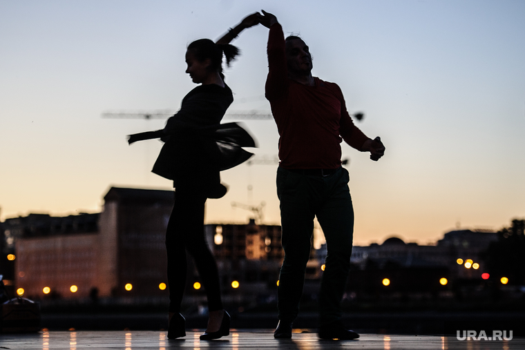 Танцы на набережной Городского пруда. Екатеринбург, закат, хобби, танцы