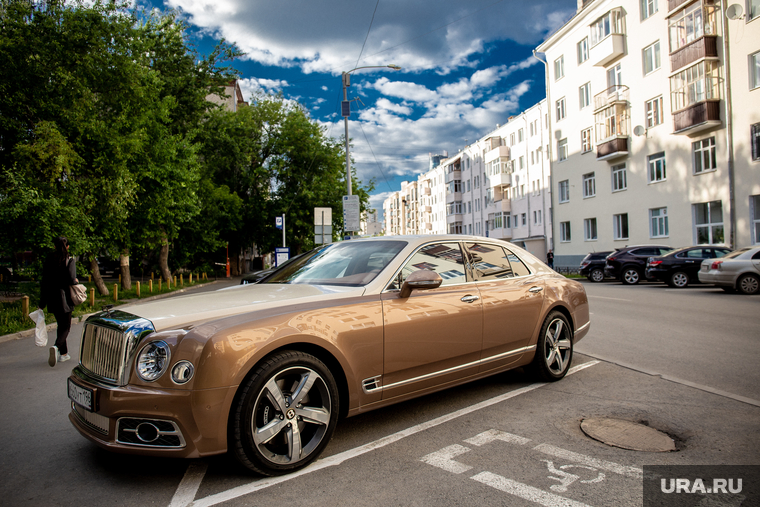 Ресторан "Ребра". Екатеринбург, автомобиль, бентли, bentley