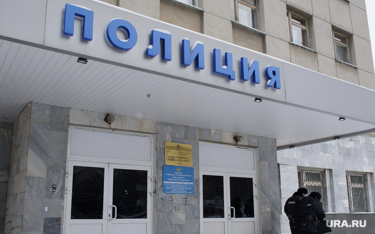 Активисты забрались на телебашню и требуют референдум. Фото с места событий, Екатеринбург, отдел полиции ленинского района, отдел полиции №5