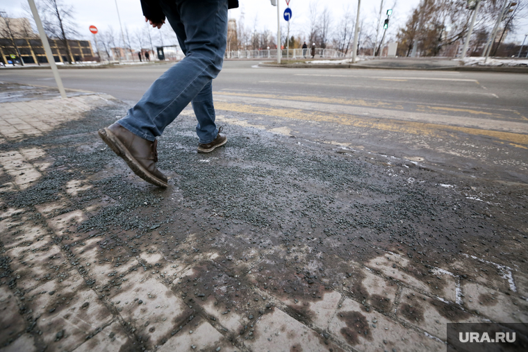 Екатеринбург перед приездом первых лиц, песок, гололед