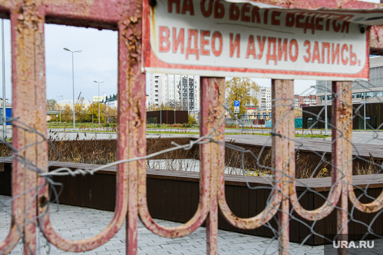 На территории выставлена охрана
