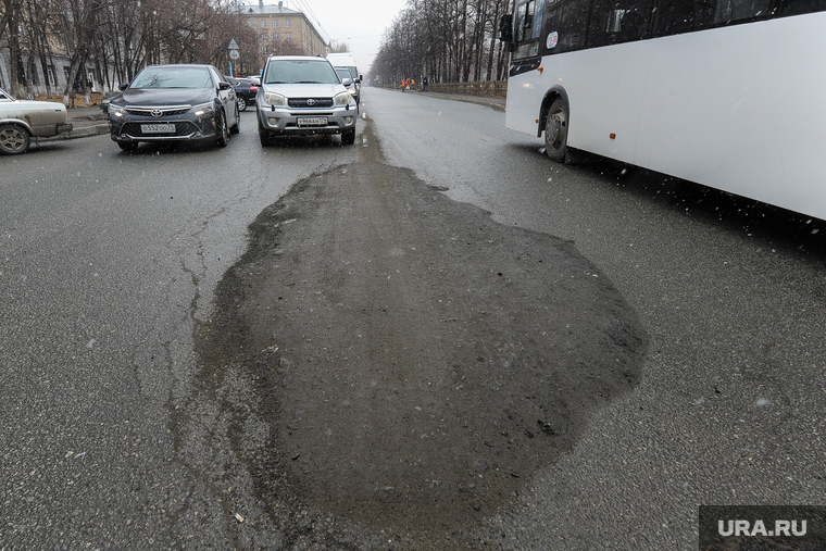 Выезд рабочей группы по дорогам города с Дмитрием Микуликом. Челябинск, заплатка на асфальте, асфальт, дорога после ремонта, заплата
