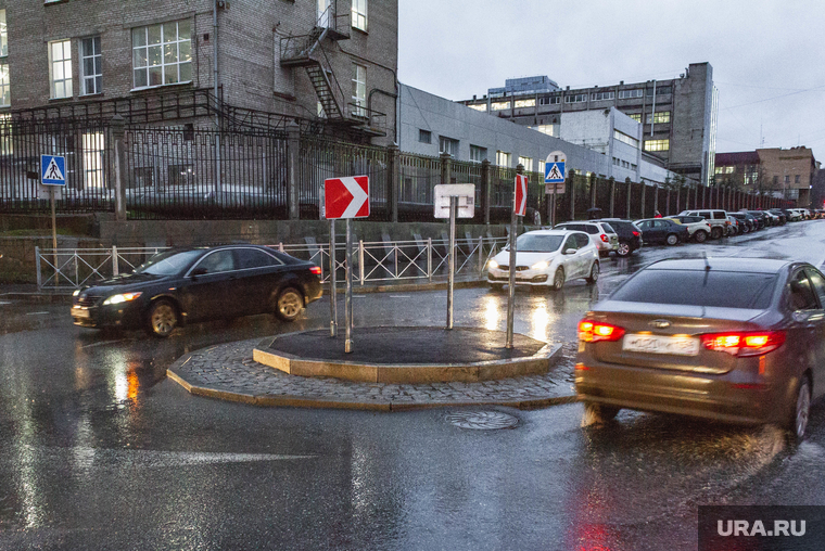 Первое мини-кольцо в Перми появилось в 2014 году, сегодня уже около десяти городских перекрестков оборудовано таким образом, что приводит к снижению аварийности в несколько раз