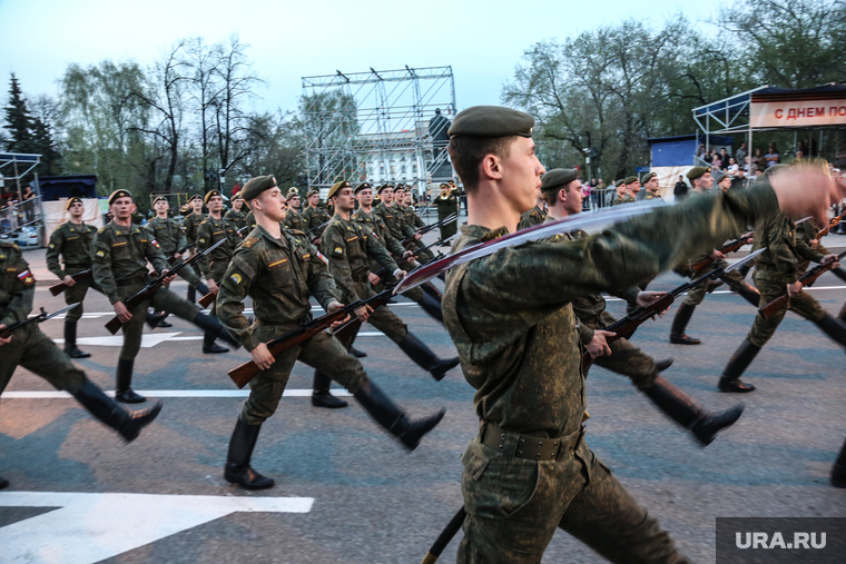 Репетиция парада к 9 Мая. Тюмень, марш, курсанты тввику