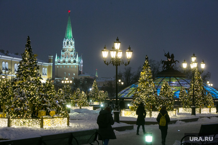 Новогодняя Москва. Москва., зима, город москва, кремль, манежная площадь, троицкая башня кремля, новый год, иллюминация, манежка
